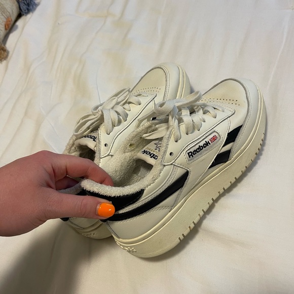 Black and cream Reebok sneakers - Picture 2 of 4